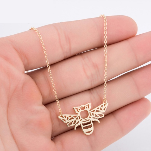 Jewelry - NWT Minimalist Bee Silhouette Necklace